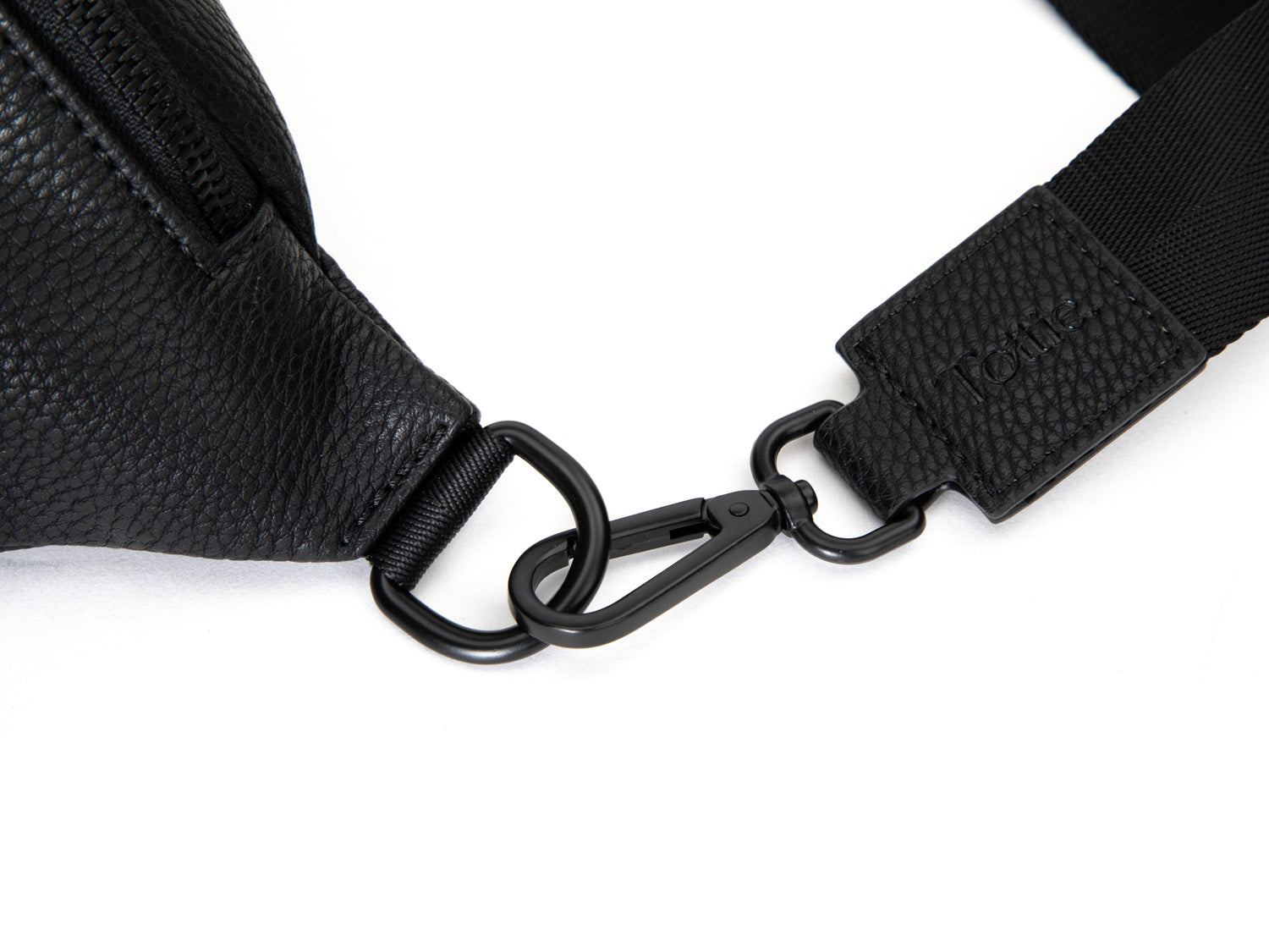 bum bag strap in black leather and black hardware