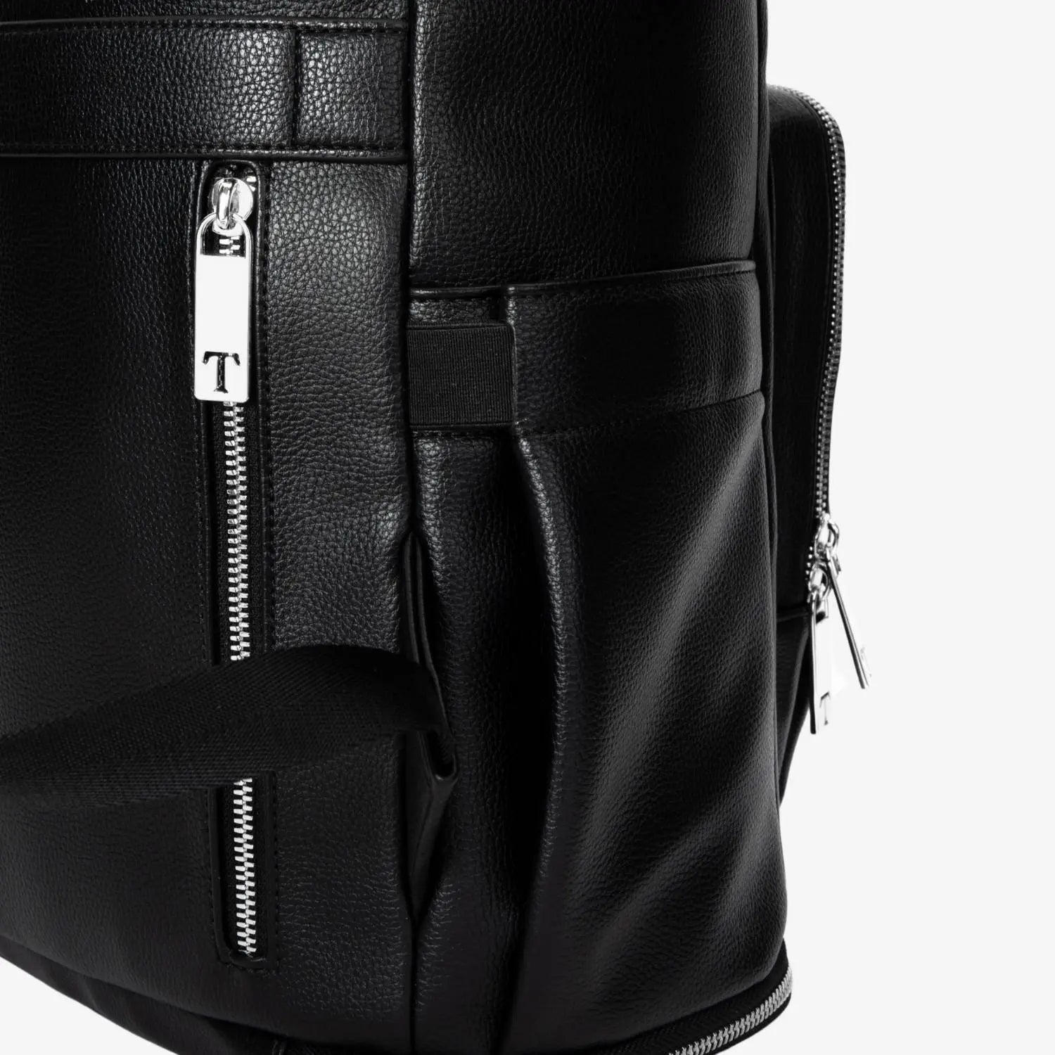 Detailed view of side zipper with silver hardware on black nappy bag backpack – easy-access compartment feature.